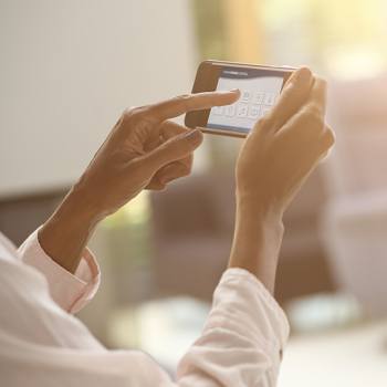 4 tools to successfully manage a project remotely hands with a phone